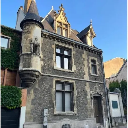 Apartment Fire, Vue Cathedrale