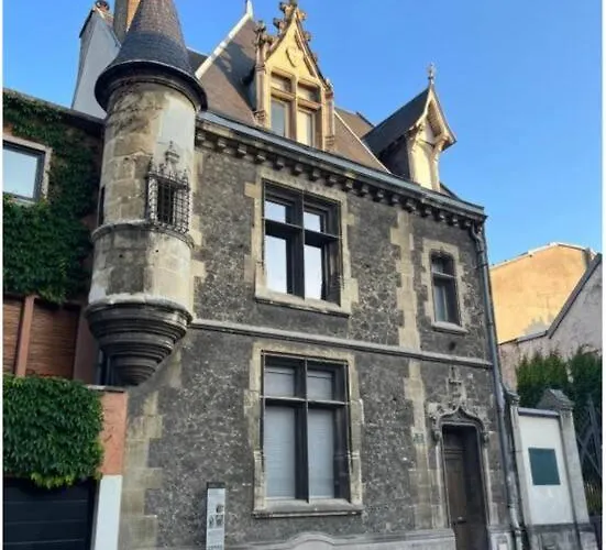 Apartman Fire, Vue Cathedrale